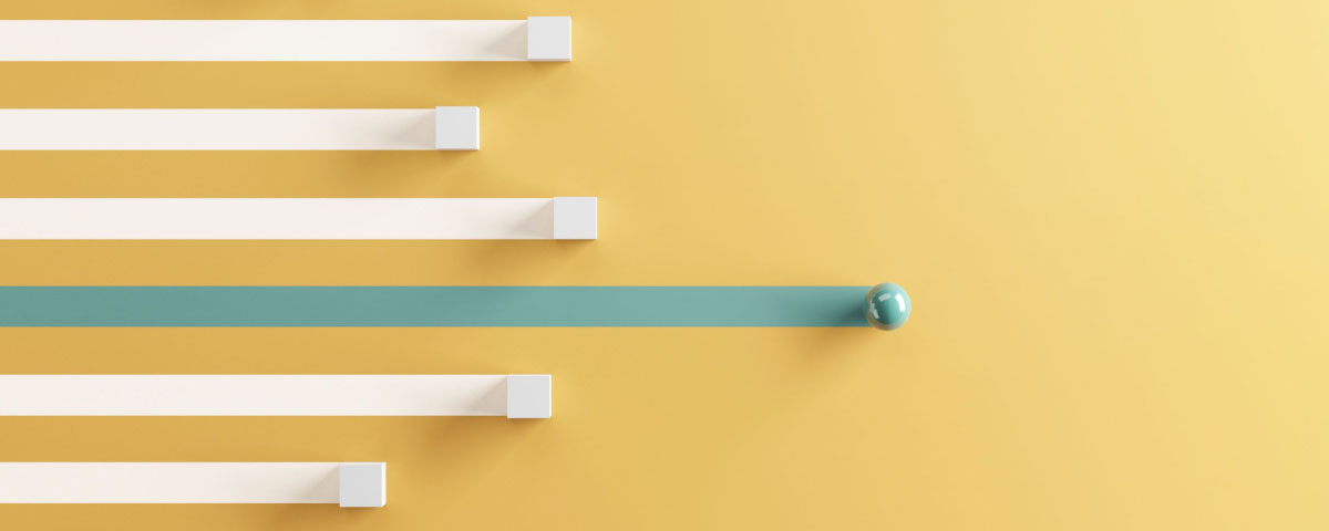 Green sphere leading in a race against white boxes