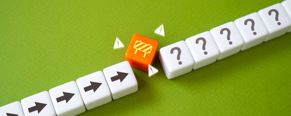 Orange obstacle in row of blocks with arrows on them stopping them from joining with row of blocks with question marks on them